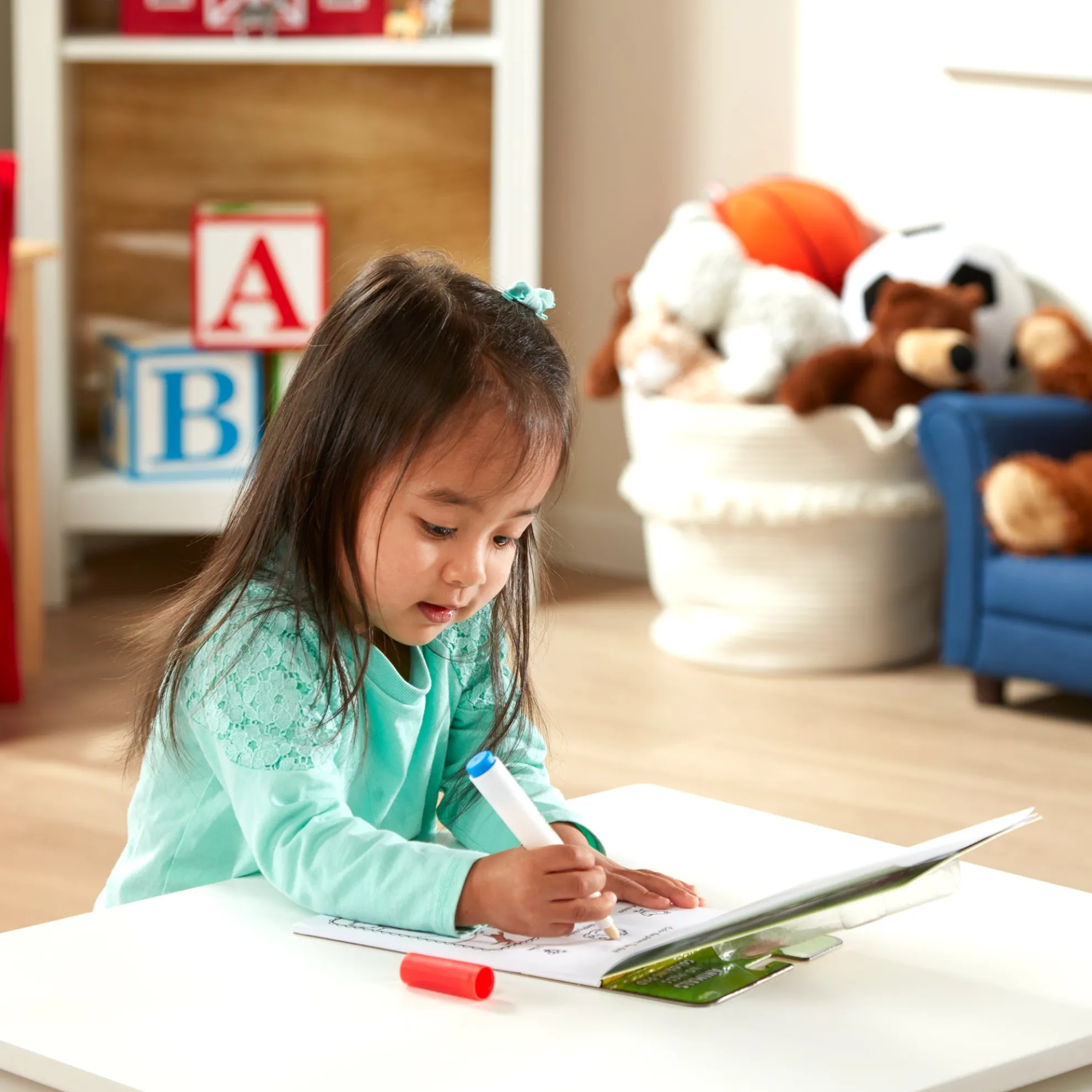 On the Go Colorblast No Mess Coloring Pad -Animals